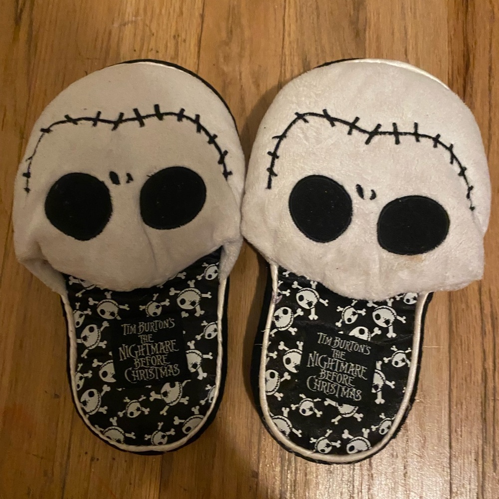 Womens Slippers - Black and White